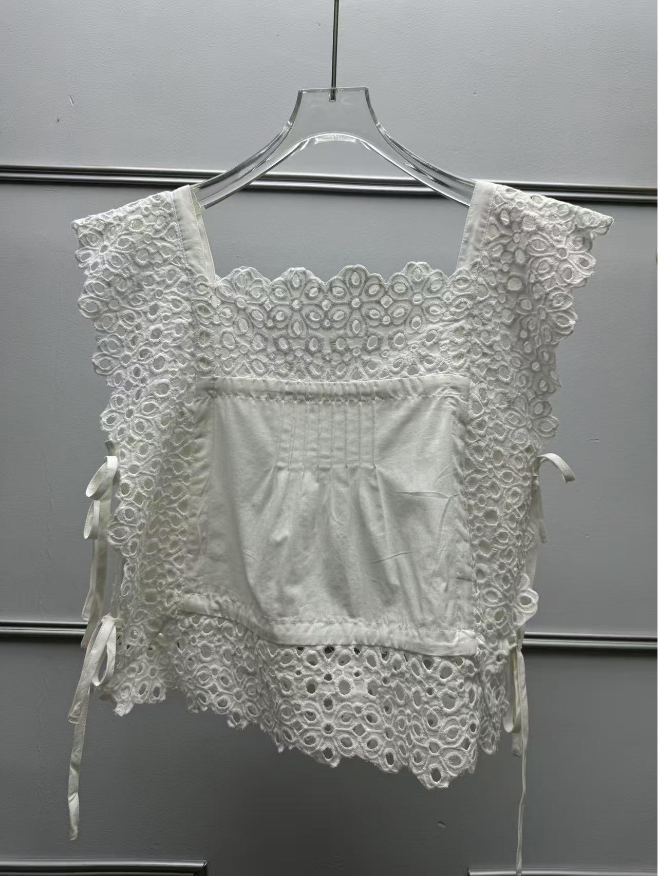

French Spring/Summer Hollow Embroidery Set: Square Neck Lace-Up Top + Elastic Waist 7/8 Pants S