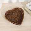 Simulations-Rattan Herzförmiger Gewebter Aufbewahrungskorb Handgewebter Servier-Präsentationskorb Restaurant