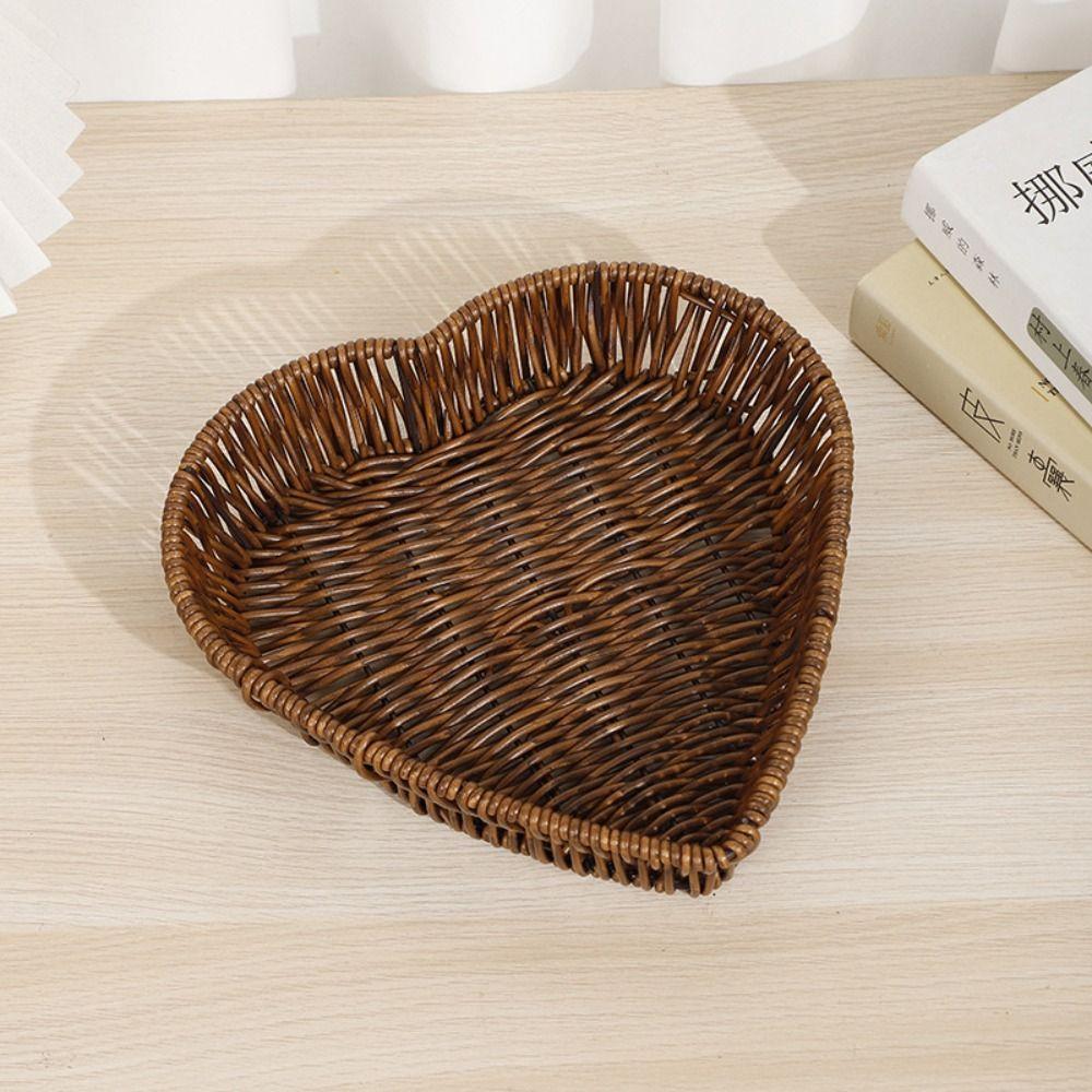 Simulations-Rattan Herzförmiger Gewebter Aufbewahrungskorb Handgewebter Servier-Präsentationskorb Restaurant
