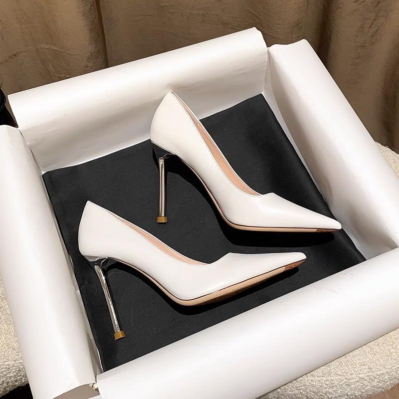 New Style Popular Women High Heels Wedding Bridal Classic Pumps Lady Metallic Leather Low Heels Stiletto Nude Office Shoes