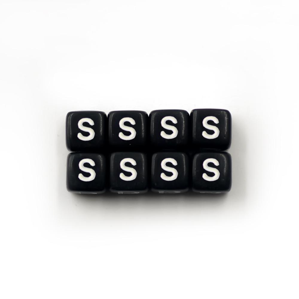 Akrylové černé korálky 6x6mm s bílými písmeny – Dětské ručně vyráběné doplňky pro anglické dopisní šperky