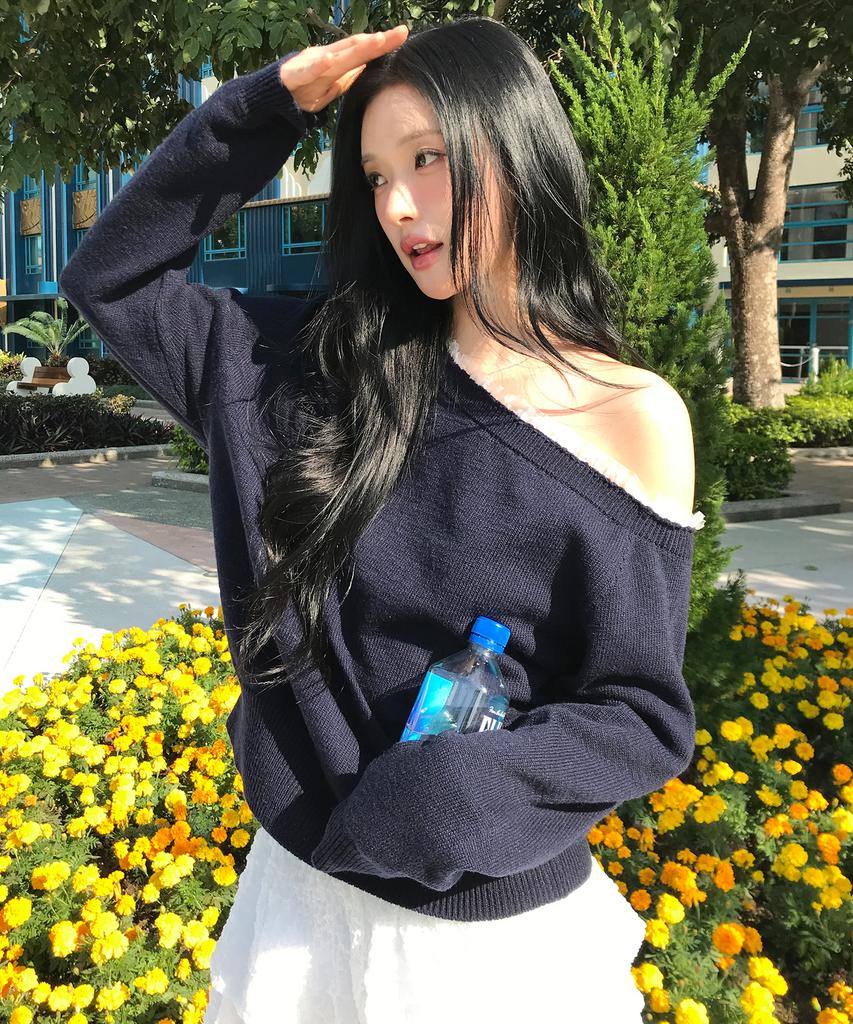 LETTER FROM MOON Faye Lace One-Shoulder Cashmere Knit (Navy)