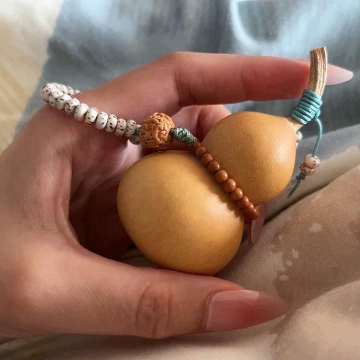 Xianci Wenwan Gourd Keychain & Car Pendant: Fortune and Blessing Charm for Men and Women