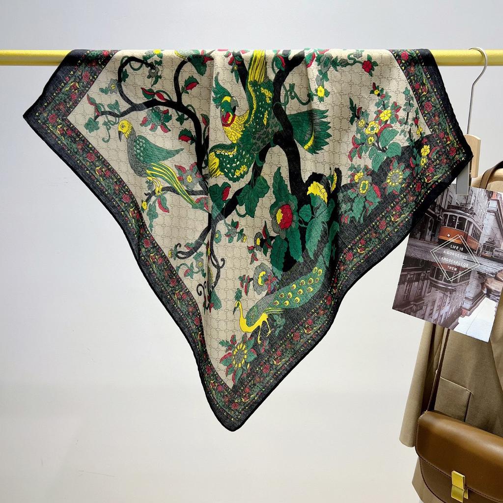 Retro light luxury high-end carriage cotton and linen scarf, spring and autumn new 71cm small square scarf, foreign-style decorative versatile scarf