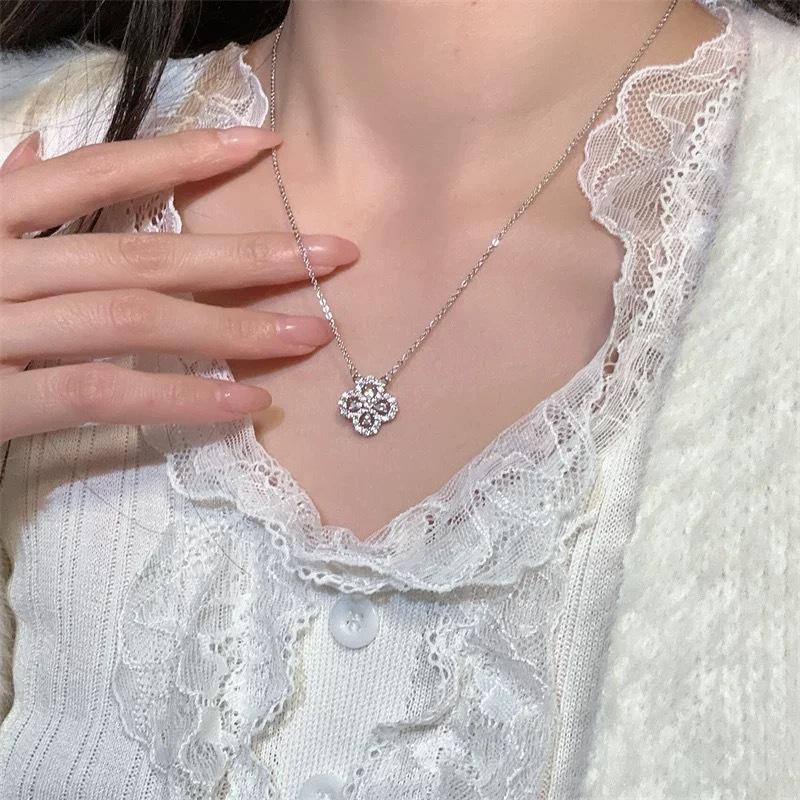 Four-Leaf Clover Necklace Women'S Fashion Light Luxury Niche Exquisite Ins Style High-End Pendant Gift Premium