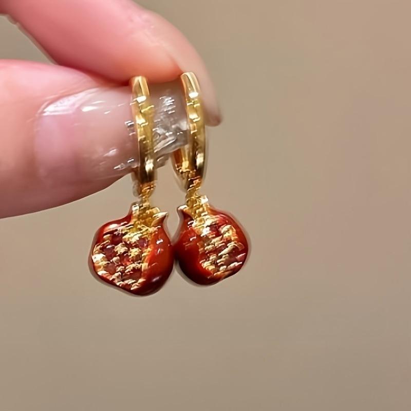 1 Pair of Elegant and Luxurious Pomegranate Shaped Hanging Earrings, Simple and Able, Suitable for Various Occasions