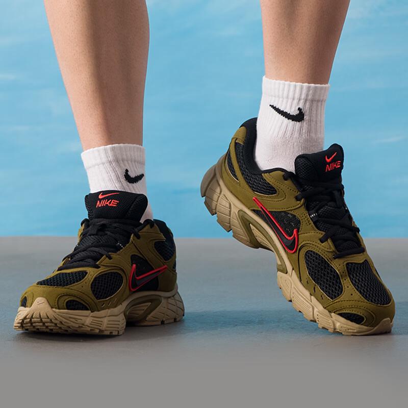 Nike V5 RNR Men's Lifestyle Sneakers