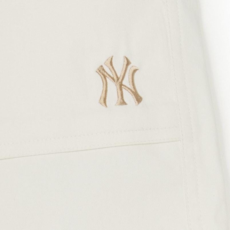 New MLB New York Yankees Casual Shorts Women's Beige 3ASMB0253-50CRS