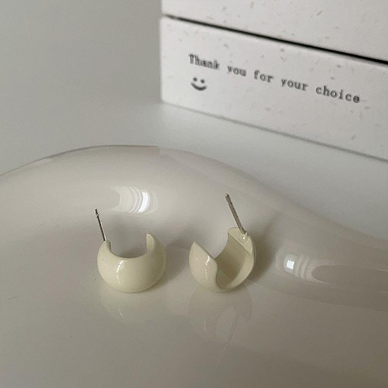 

Серьги-гвоздики с капающим маслом в форме круга C. Женский нишевый дизайн. Ощущение свежести и сладости. Элегантность. Изысканность. Простые и универсальные серьги.