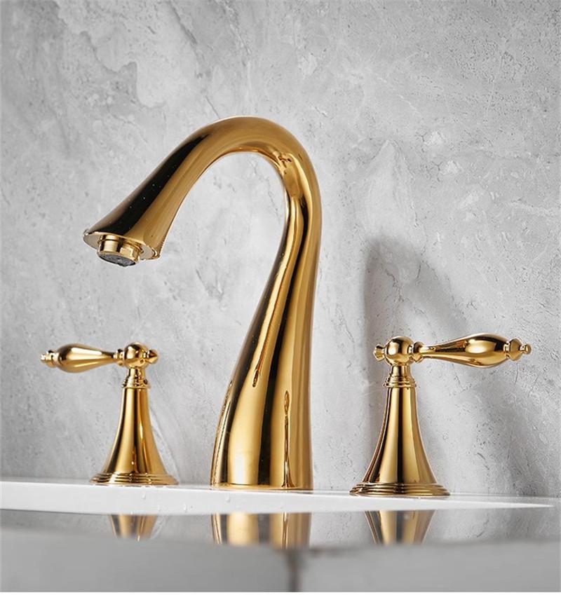Luxusní umyvadlové baterie Tuqiu Mosaz Zlatá Koupelnová baterie Široce rozšířená dřezová baterie 3 otvory Teplá a studená dřezová baterie Vodní kohoutek