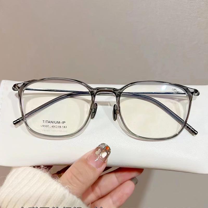 

Сверхлегкая титановая оправа в стиле ретро TR90 в стиле интернет-знаменитостей, простая овальная оправа для очков в корейском стиле, может быть оснащена антисиним светом для близорукости