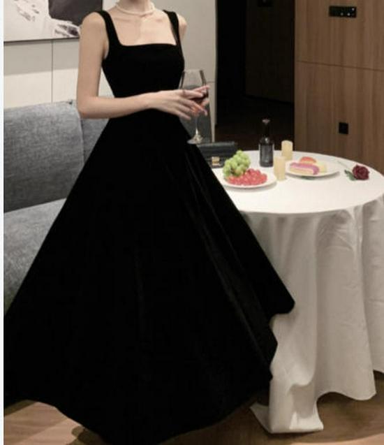 2026 French Hepburn-Style Red Spaghetti Strap A-Line Dress for Women S