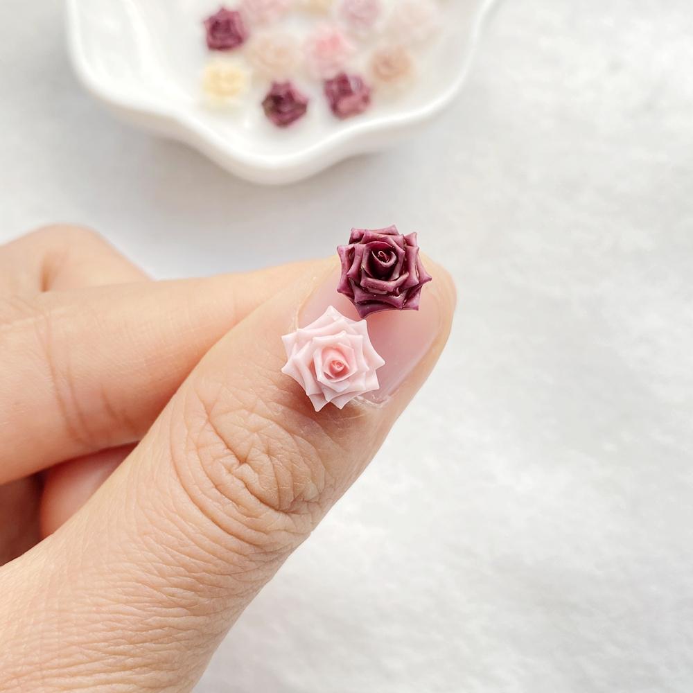 50/100 szt. Żywiczne Kolorowe Mini Róże, Kamelie Nail Art Flatback Scrapbook DIY Aplikacja Ślubna Akcesoria Jubilerskie Rzemiosło