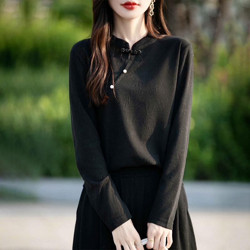 2024 Autumn/Winter High-End Knitted Sweater with Chinese Pearl Frog Closure