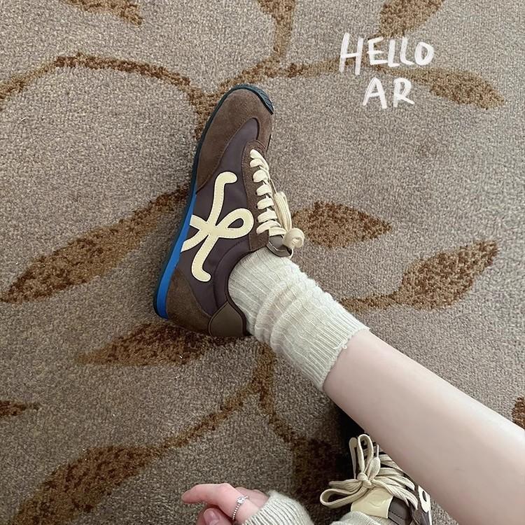 [Shei Su Yinyin] Tilted Head Cute~ Retro Lace-up Casual Sports Little White Shoes Women's Moral Training Forrest Gump Shoes