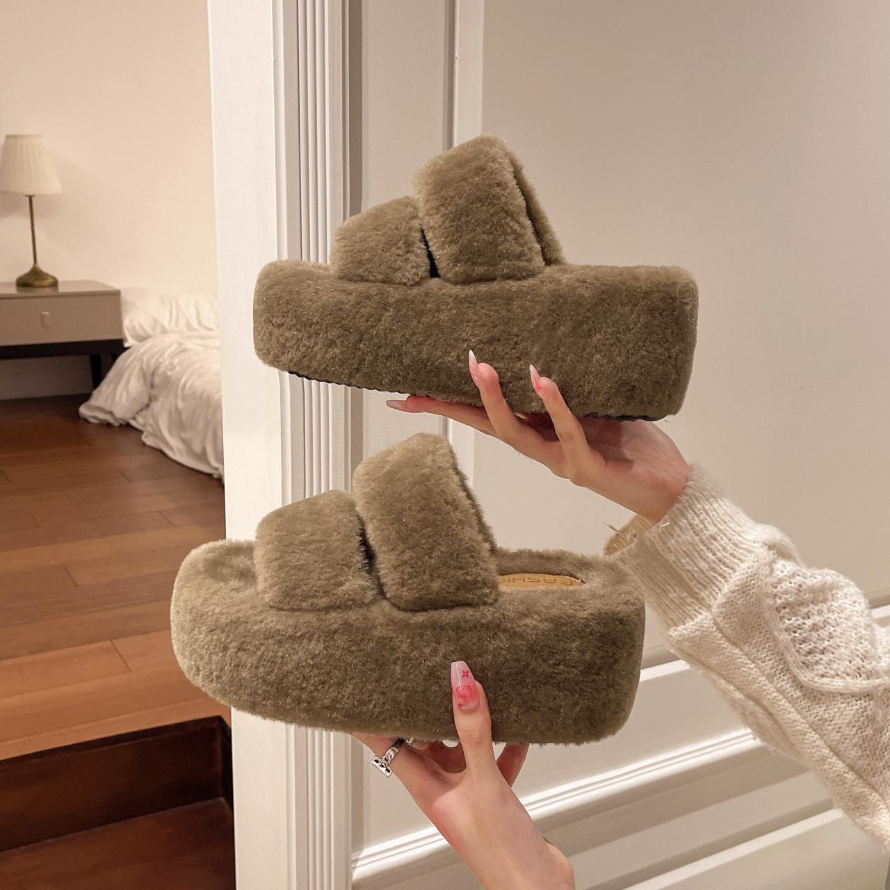 

Internet celebrity height 8cm fluffy slippers women wear 2024 autumn and winter new small plush one-word cotton slippers 39 хакі
