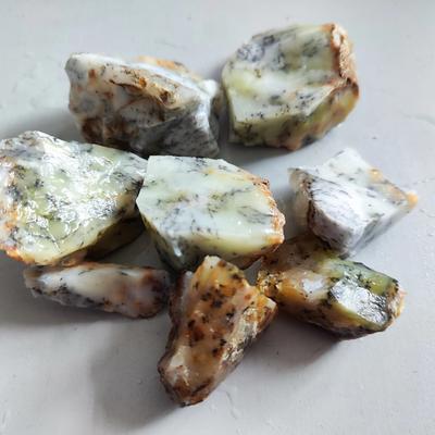 Campioni di pietra minerale di erba di fiori naturali, pietra di opale, pietra di decorazione per la casa, pietra naturale, cristalli di guarigione Reiki grezzi