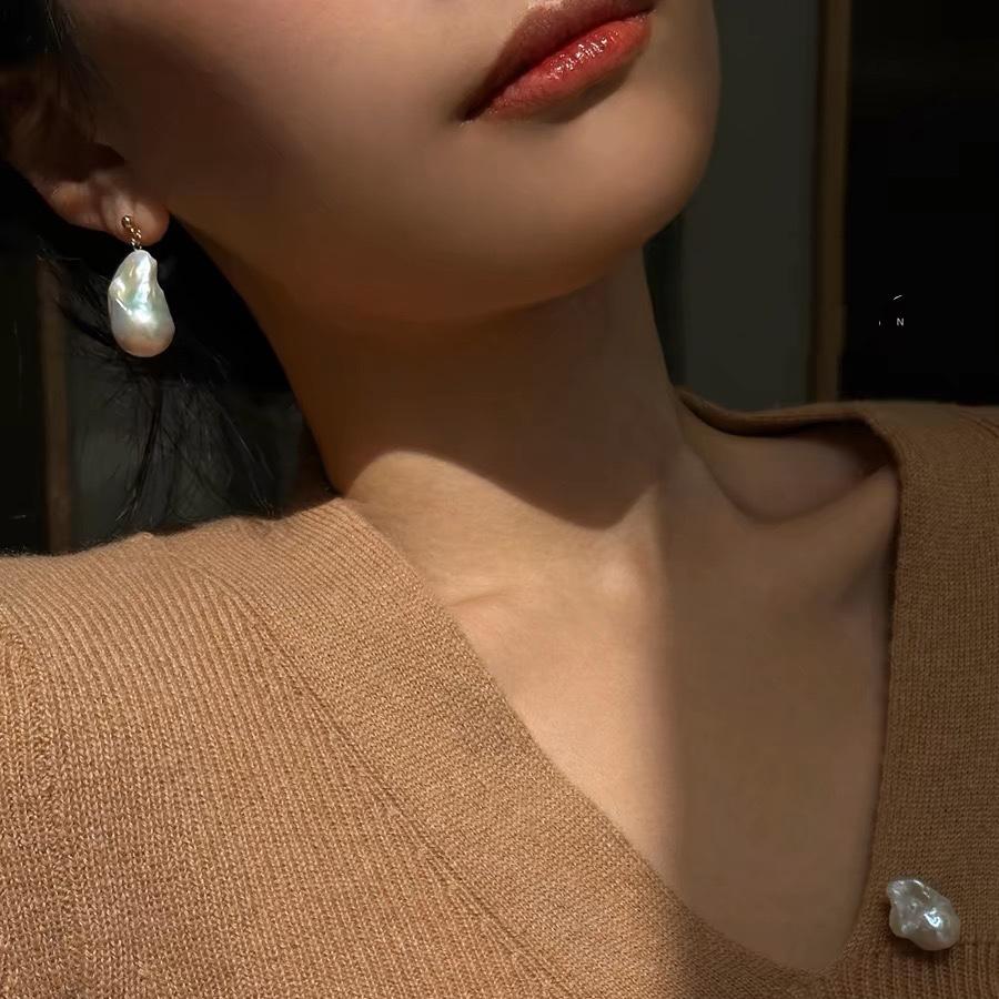 Temperament Franse retro exquise sterk licht visstaart grote barokke parel oorstekers eenvoudige oorbellen zilveren naald trend