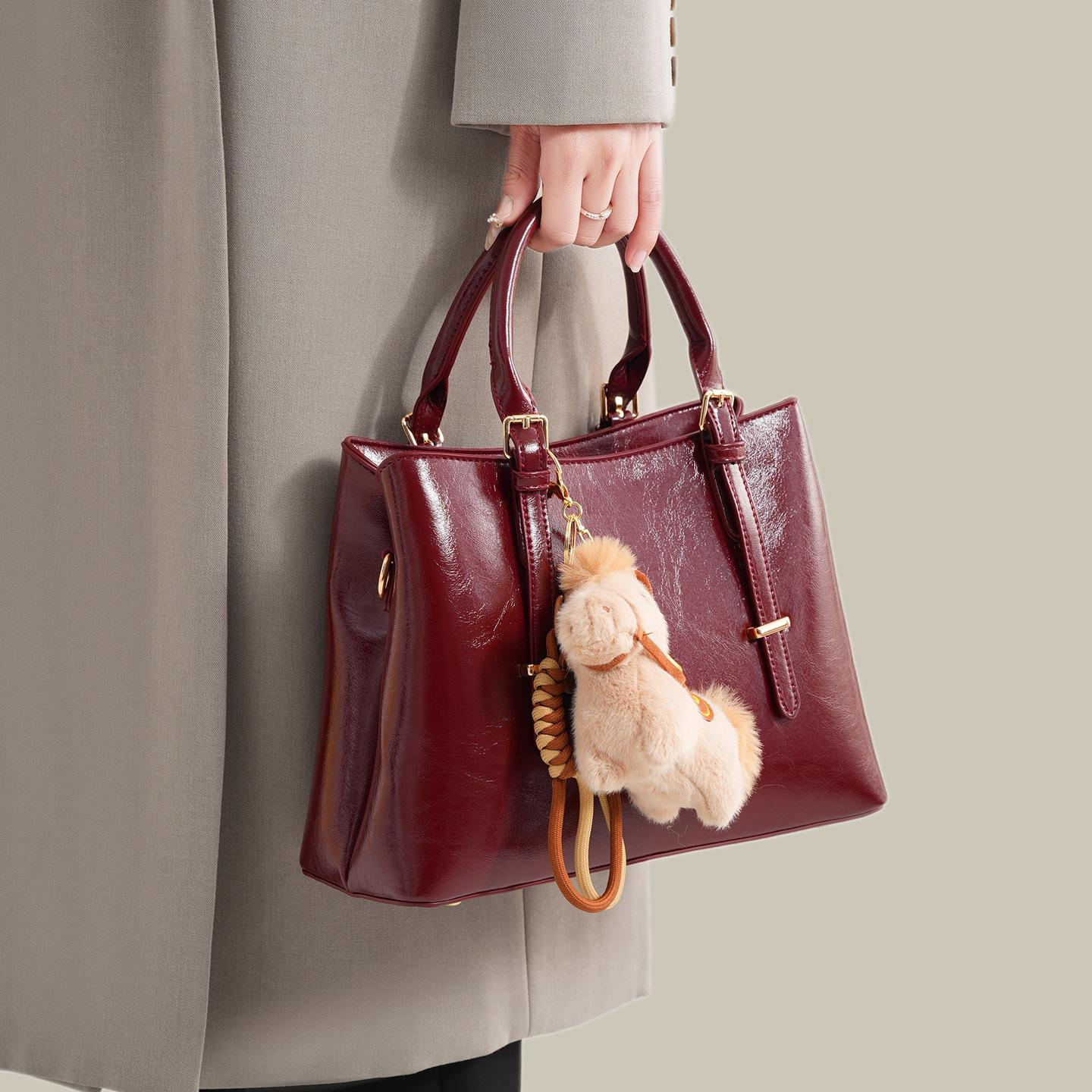 

Red Bag, Fashionable And Large-Capacity Shoulder Messenger Bag, Women S Simple And Versatile, High-End Sense Of Leisure Trend