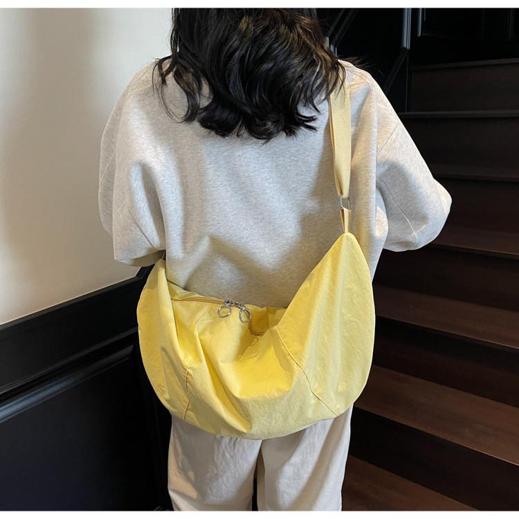 Nylon Minimalist Shoulder Bag For Casual Travel With Zipper Pocket For Women