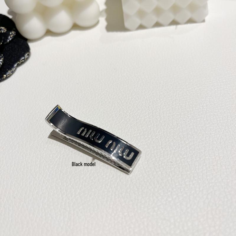 Mioujia Rosa Legierung Krokodilklemme: Modisches, vielseitiges Seitenhaar- und Pony-Accessoire