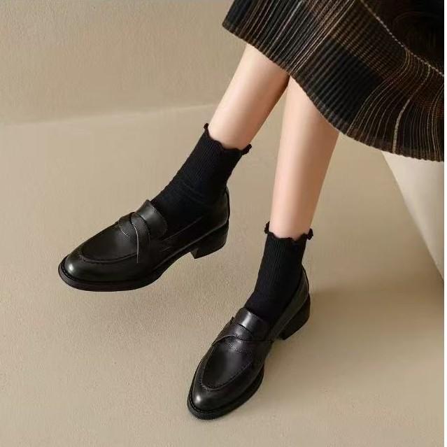 Retro British Style Low Heel Professional Work Small Leather Shoes Early Spring New Thick Heel Fashion Commuter Black Medium Single Shoes