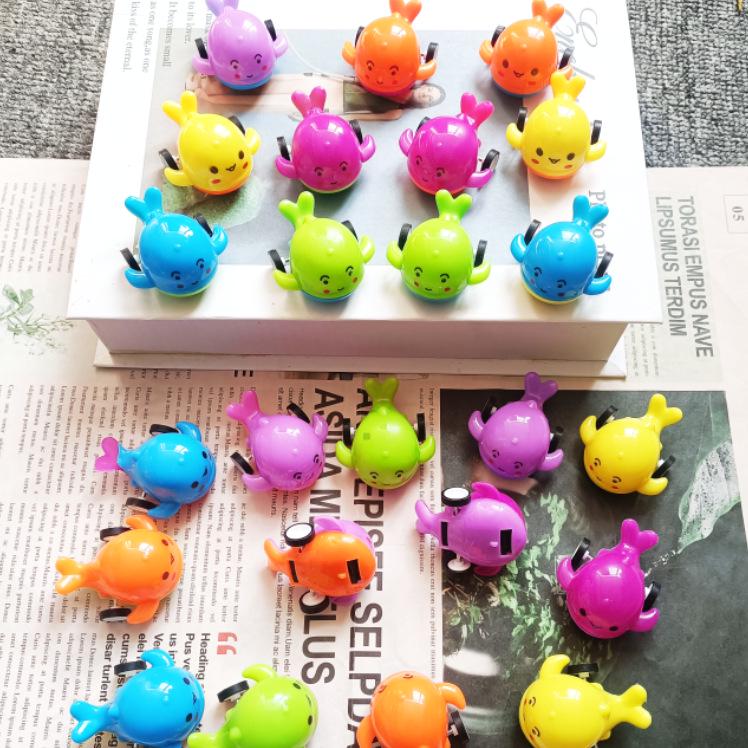 

Мультяшная игрушечная машинка-дельфин с инерционным механизмом для детей