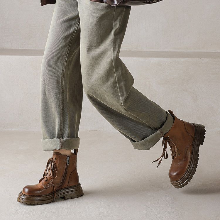 Korean Version of Retro Platform Martin Boots for Women's 2025 New Autumn and Winter Fashion Versatile Round Head Lace-up Brown Short Boots for Women