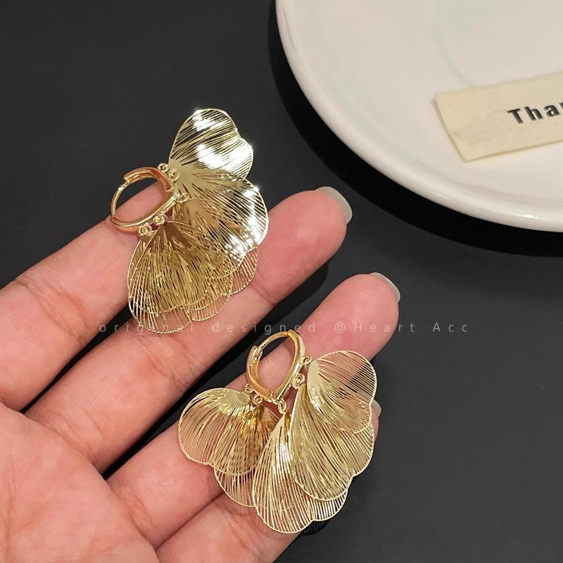Hollowed-out Butterfly-wing Fringed Earrings - Elegant and Luxurious, with A Sophisticated and Exclusive Design, Suitable for Women. золотой