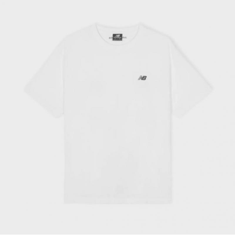 New Balance EssenTial Small Logo T shirT 2 Type 1 selecT Nbnef21403