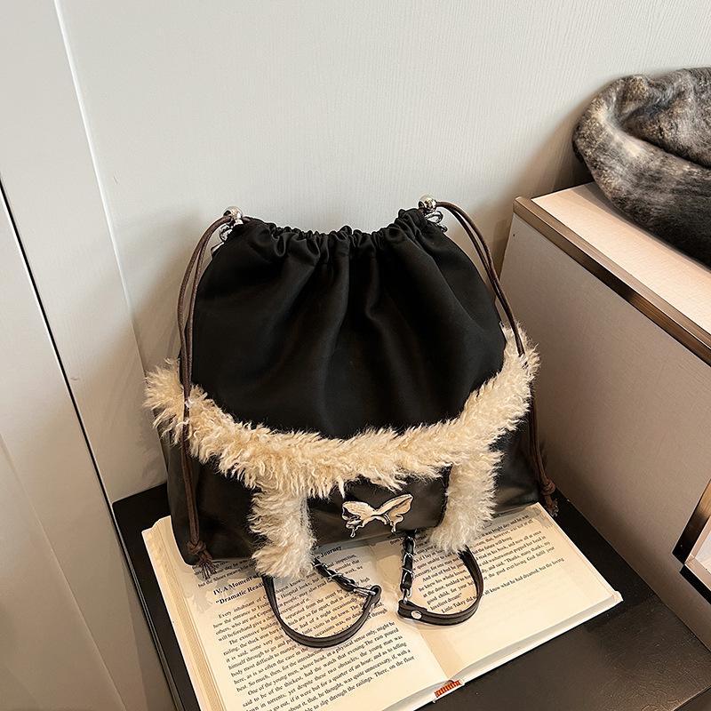 

Large capacity bag women s autumn and winter new retro chain shoulder messenger bag premium backpack чёрный