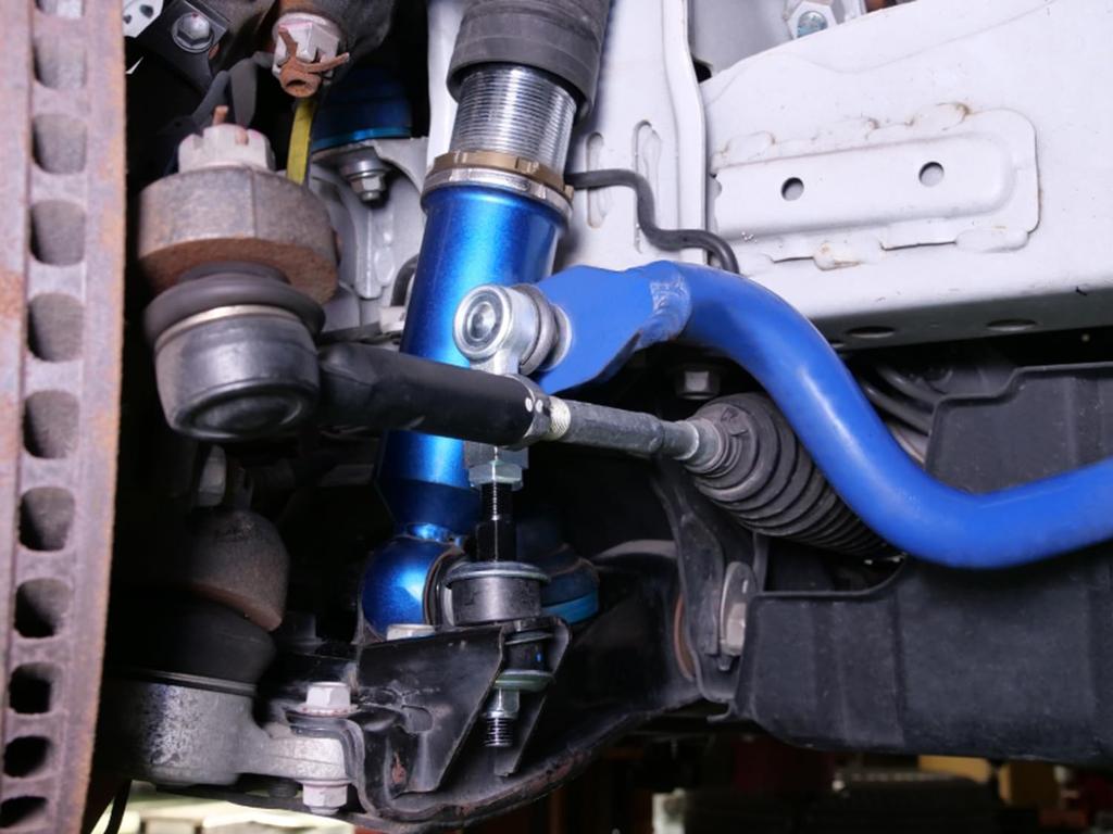 CUSCO Adjustable Stabilizer Link for Toyota Hiace Compatible with Toyota Ace 200 Series 2WD Vehicles 6PT Improves ride comfort when lowered (2WD),