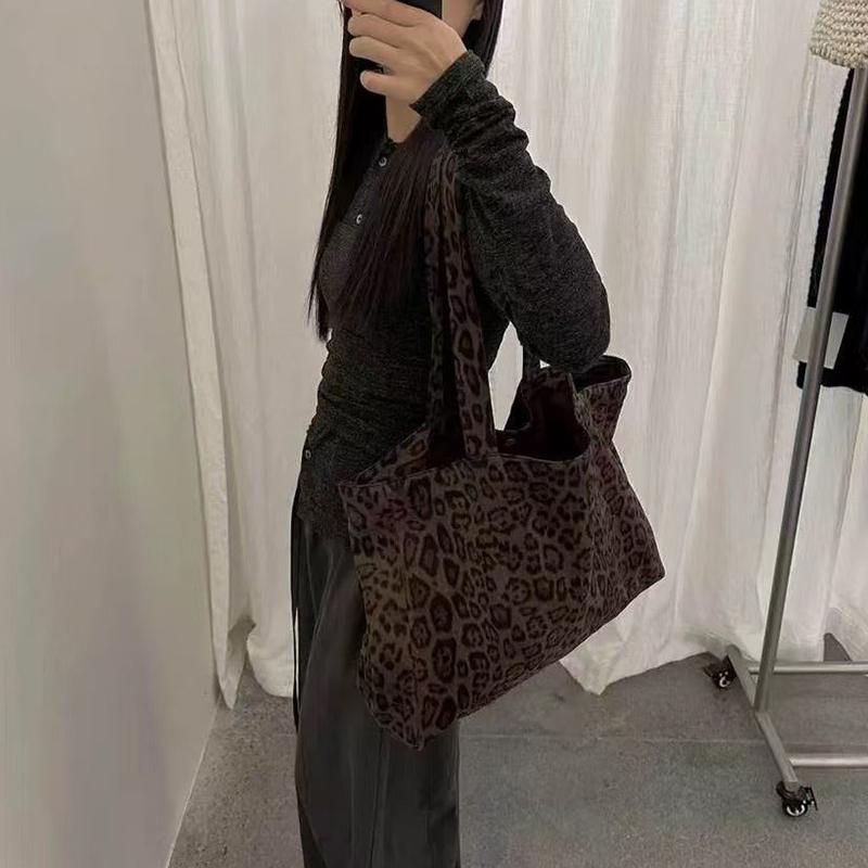 Yogodlns Retro Leopard Print Niche Commuter Large Capacity Shoulder Bag Totes Autumn and Winter New Travel Underarm Bag