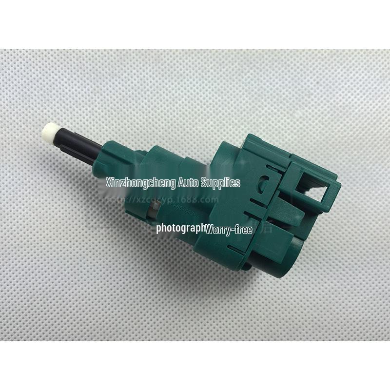 Volkswagen Jetta/Bora/Santana/Passat Brake & Clutch Switch (1C0945511A)