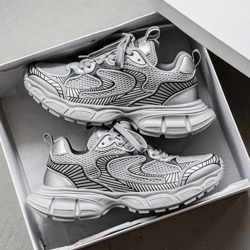 Men's shoes summer 2025 new big head wide feet mesh running sneakers teen senior breathable dad shoes