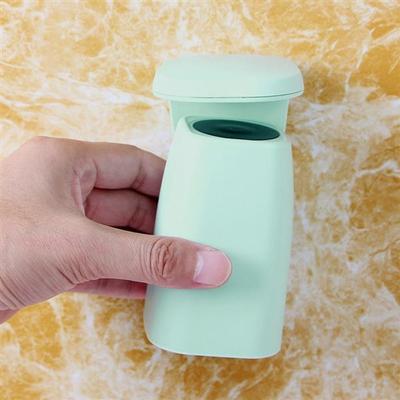 Magnetic Upside-down Toothbrush Cup (Mint) / Water-Stain Resistant Hygienic Toothbrush Cup