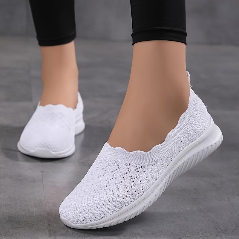 Summer Breathable Mom Shoes for Mature Women Casual Flyknit Mesh Shoes with Soft Soles Lightweight Plus Size Women's Shoes