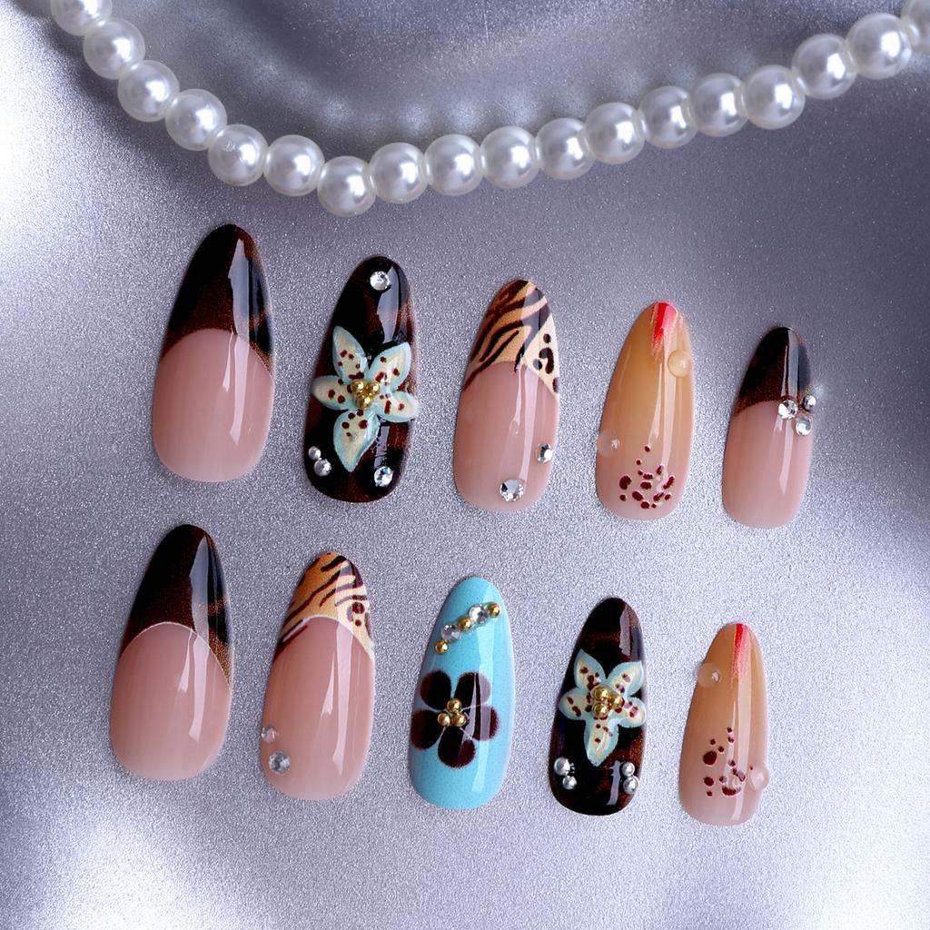 Frische und süße mandelförmige französische Leopardenmuster-Blütenblatt-Ins-Press-On-Nägel, 24 Stück künstliche Nägel