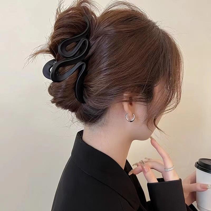 Large Matte Wavy Hair Clip Women Versatile High-end Shark Clip Simple Hair Accessories
