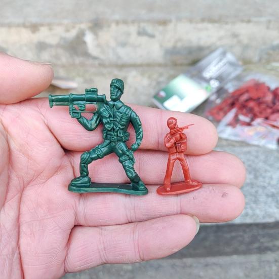 100Pcs Soldier Model Kit Play Sandtray Warrior Doll Fighting Scene Plastic Static Model Ornament Soldier People Military Model Children