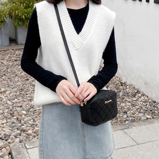 Attraktive Umhängetasche aus verschleißfestem Kunstleder mit großem Fassungsvermögen