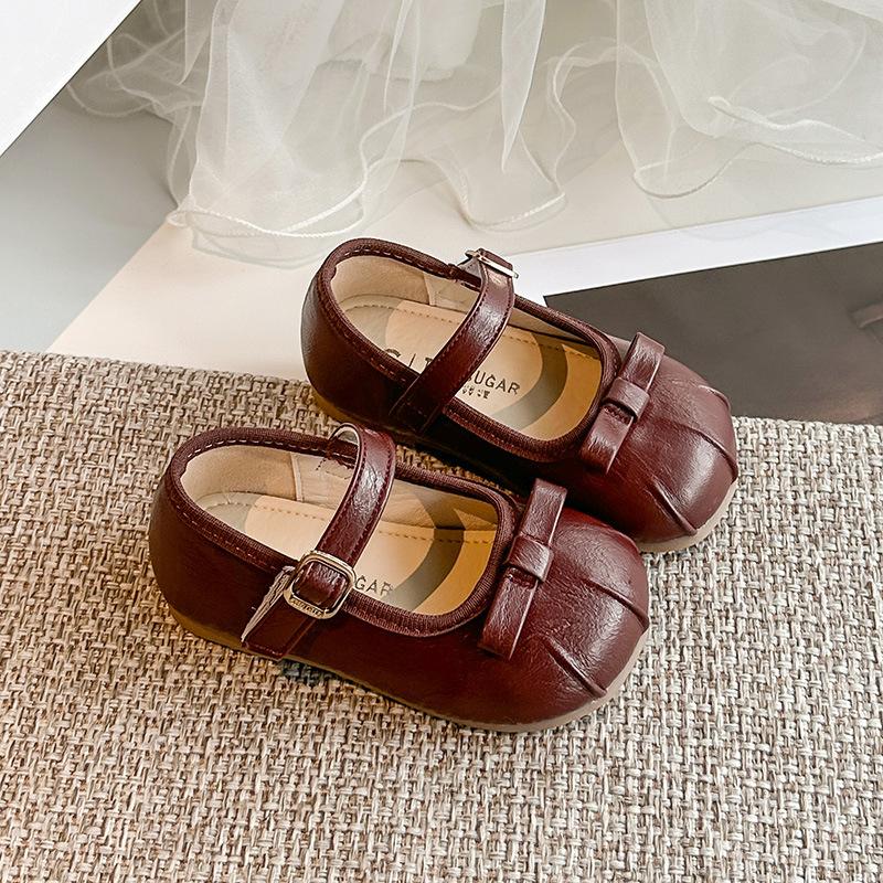 

Детская кожаная обувь 2025 весна и осень новая обувь для девочек одинарная повседневная модная обувь принцессы обувь для выступлений детская средних и больших размеров ш 25 бордовый