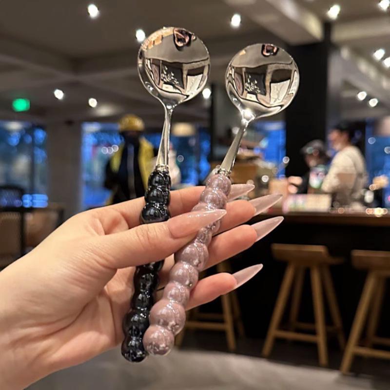 Sada příborů Boss Lady s perleťovou keramickou rukojetí z nerezové oceli 304 - Prémiový INS styl