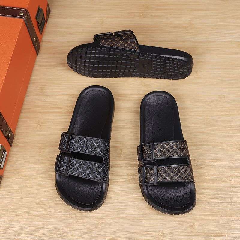 Slippers Men's Summer 2025 New Fashion Versatile Soft-soled Beach Shoes Men Wear Waterproof and Deodorant Slippers