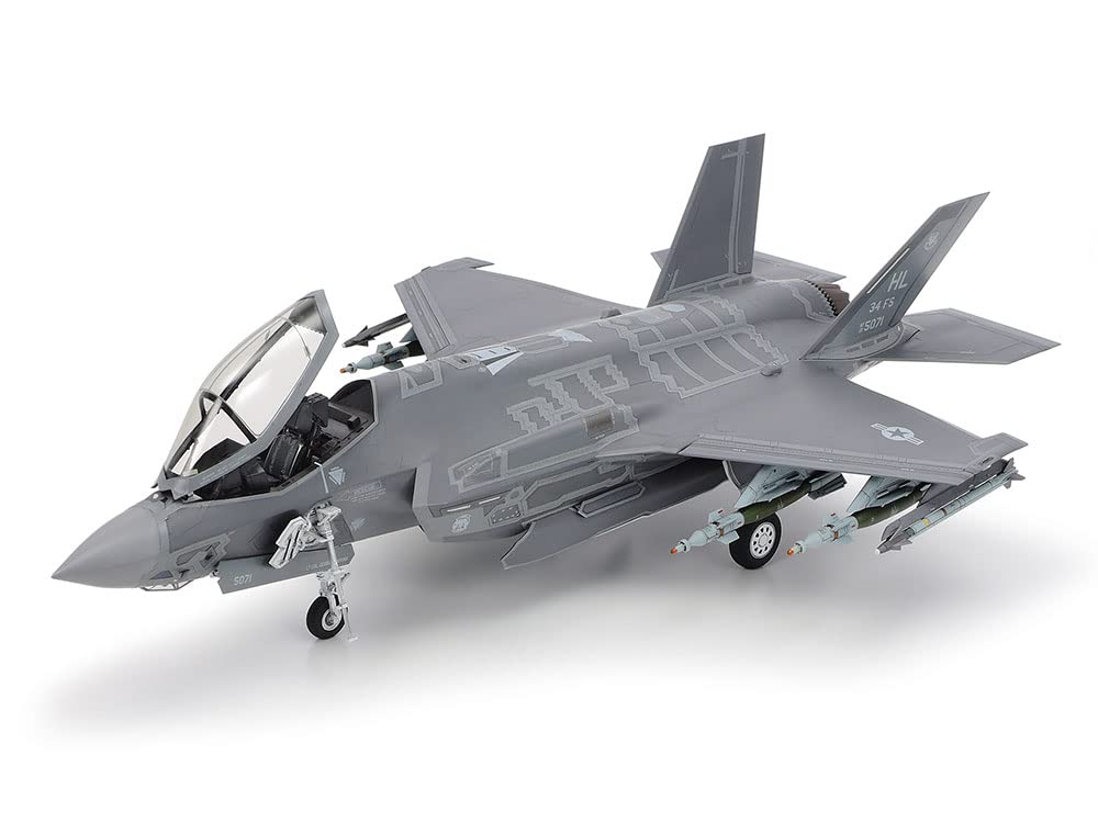 Tamiya 1/48 Masterpiece Aircraft Series No. 124 Lockheed Martin F-35A Lightning II Plastic Model Kit 61124