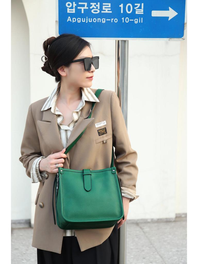 2025 Retro Genuine Leather Women's Bucket Bag - Top Layer Cowhide, Fashionable Single Shoulder Crossbody for Autumn/Winter Europe & America.