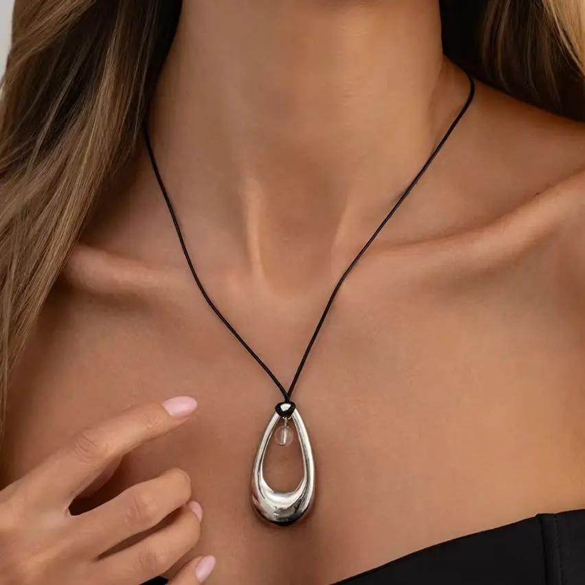 New Elegant Daily Irregular Geometry Hollow Metal Pendant Necklace for Women Trendy Creative Wax Thread Chain Jewelry Gifts