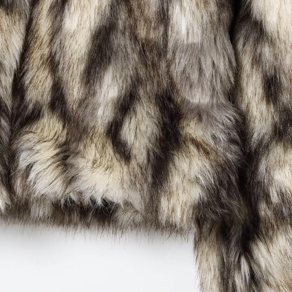 Wszechstronny jesienno-zimowy płaszcz uliczny ze sztucznego futra 4360/041