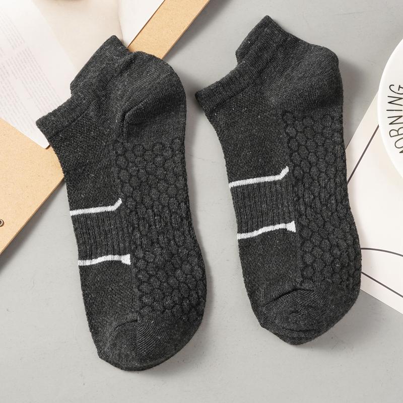 Men's Honeycomb Patterned Athletic Socks for Breathability Comfort Antibacterial Properties and Odor-free Feet.