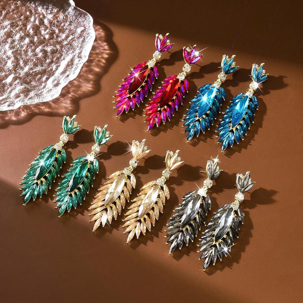 Exquisite Retro Crystal Leaf Tassel Earrings: Zinc Alloy Dangle for Weddings & Evenings